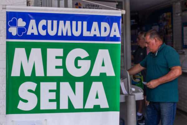 mega-sena-acumula-e-premio-vai-a-r$-45-milhoes.-confira-os-numeros