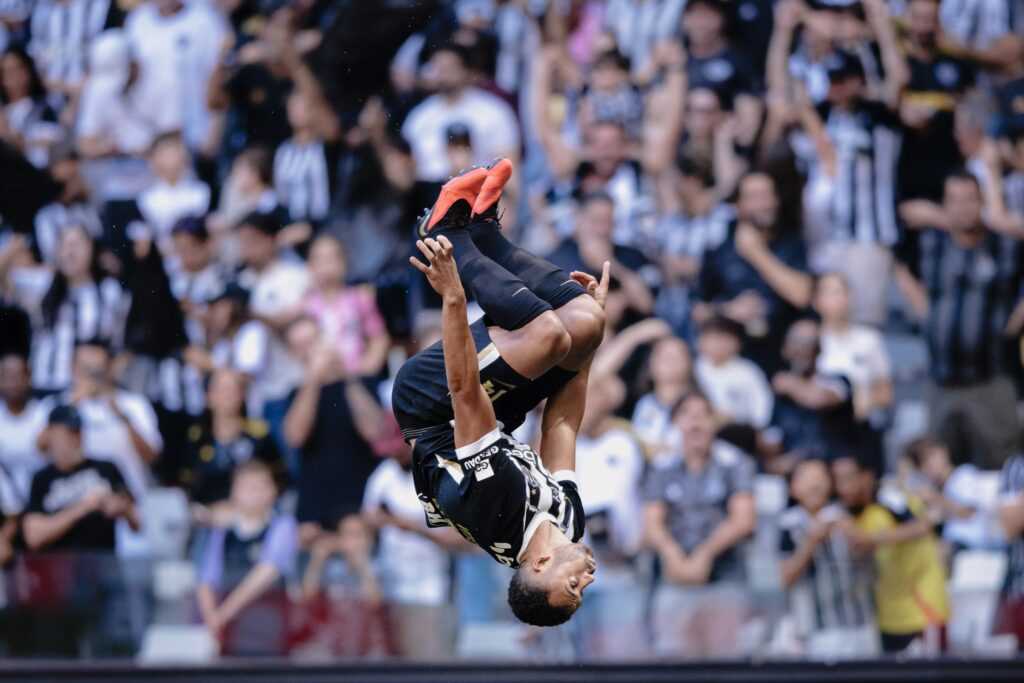 atletico-mg-vence-gremio-por-3-x-0-com-2-de-cuello-e-falha-de-weverton